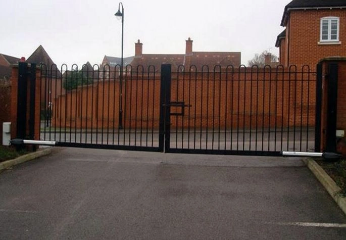 Newly installed residential driveway gate in Long Beach